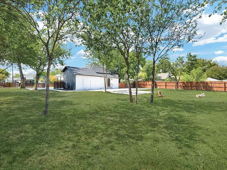 2425 Monterey St — Photo 29