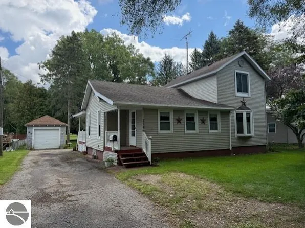 714 N Court Ave, Alma, MI 48801