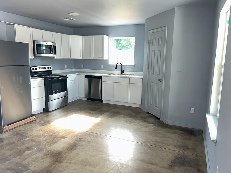 1302 E Cherry St — Photo 18
