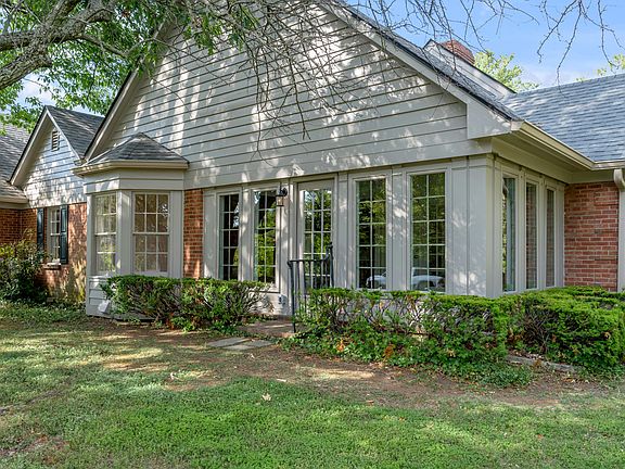 4th image of 701 Camino Dr