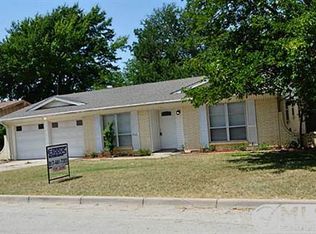 2012 Arthur Dr, Edgecliff Village, TX 76134