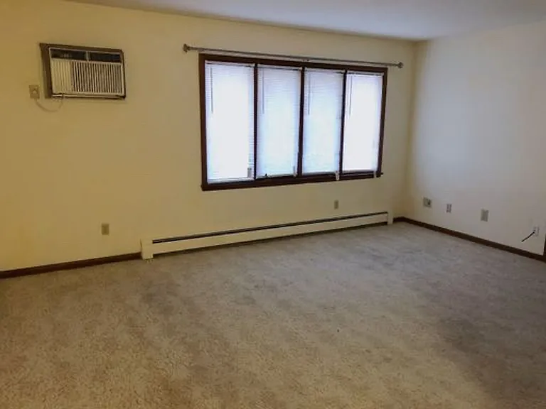 5902-5906 Hickman Rd — Photo 3