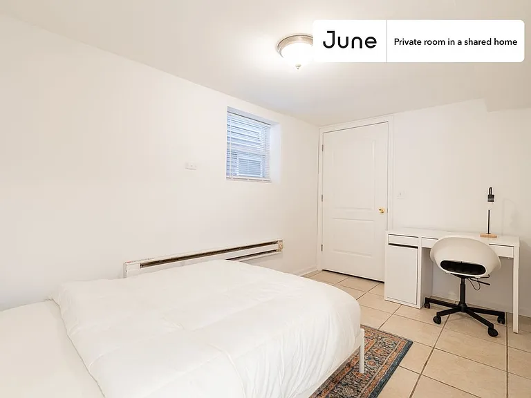1841 N Mozart St #B — Photo 2