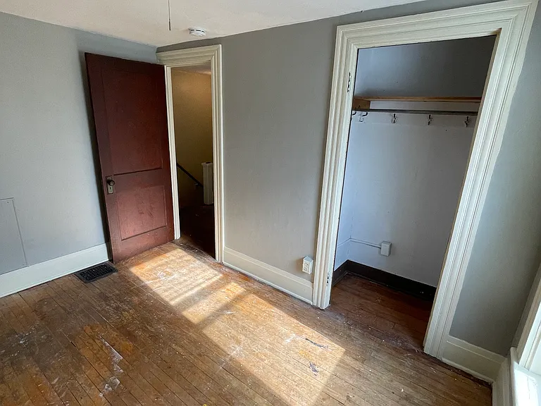 28 Brooklyn Ave — Photo 25