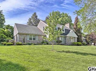 42 Oakwood Dr, Wormleysburg, PA 17043