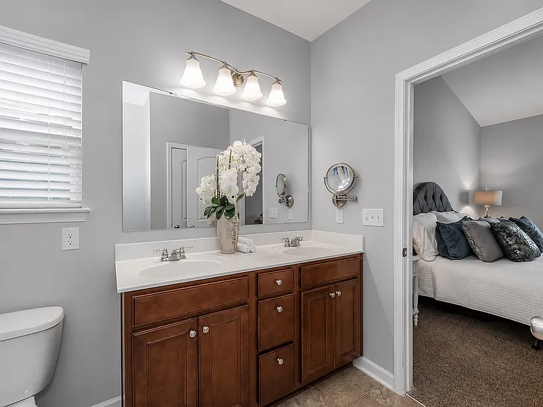 1015 Albany Park Dr — Photo 21