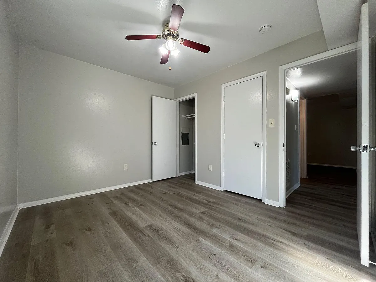 Building Photo - 709 Drew Ave NE #9