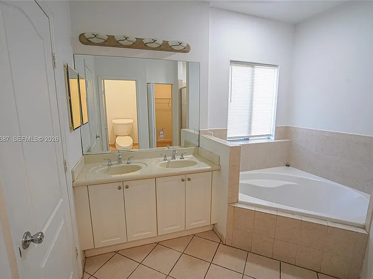 1751 SW 154th Path — Photo 6