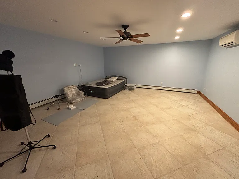 142 Florence St — Photo 3