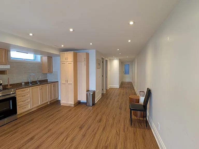 1036 Dovercourt Rd #LOWER — Photo 7