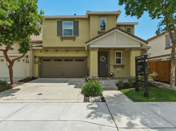 48 Takko Machi Ln, Gilroy, CA 95020