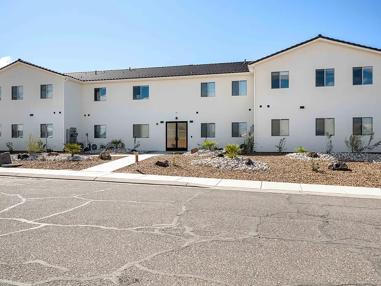Shadow Ridge Apartments — Photo 2