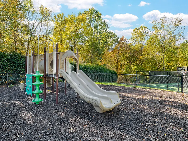 Thornberry Apartments — Photo 11