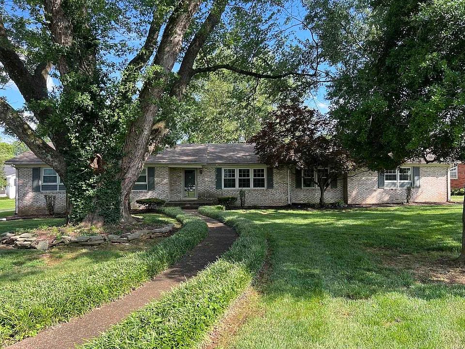 2nd image of 800 Ironwood Dr
