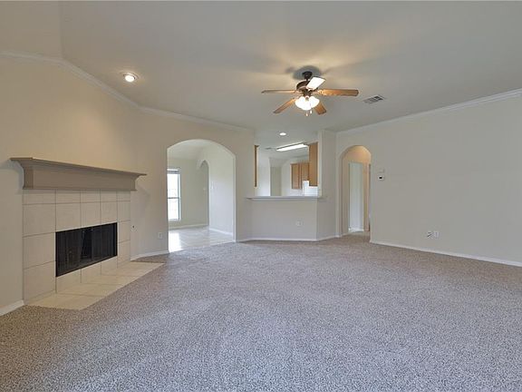 3rd image of 948 Virginia Ln