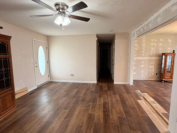 4th image of 322 Robin Dr