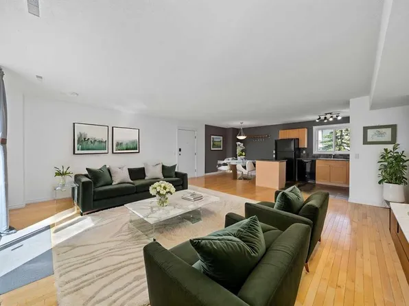 1540 E 29th St NW #804, Calgary, AB T2N 4M1