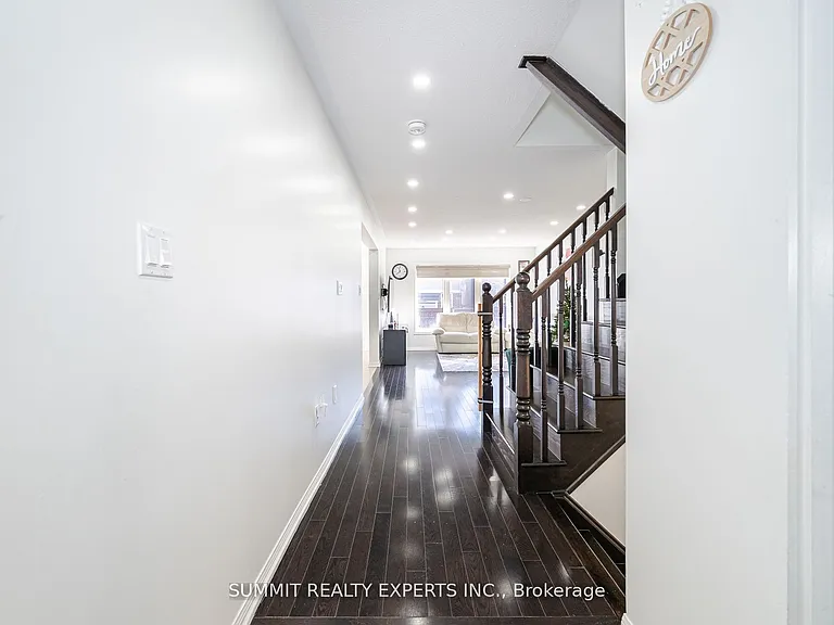 39 Donomore Dr #UPPER — Photo 8