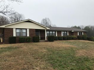 148 Barnes St, Fall Branch, TN 37656
