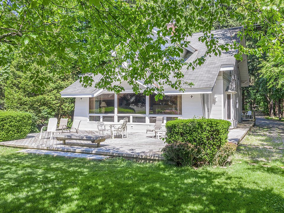 1st image of 324 Lakeshore Dr N