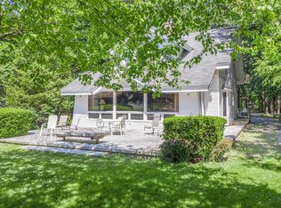 324 Lakeshore Dr N, Holland, MI 49424