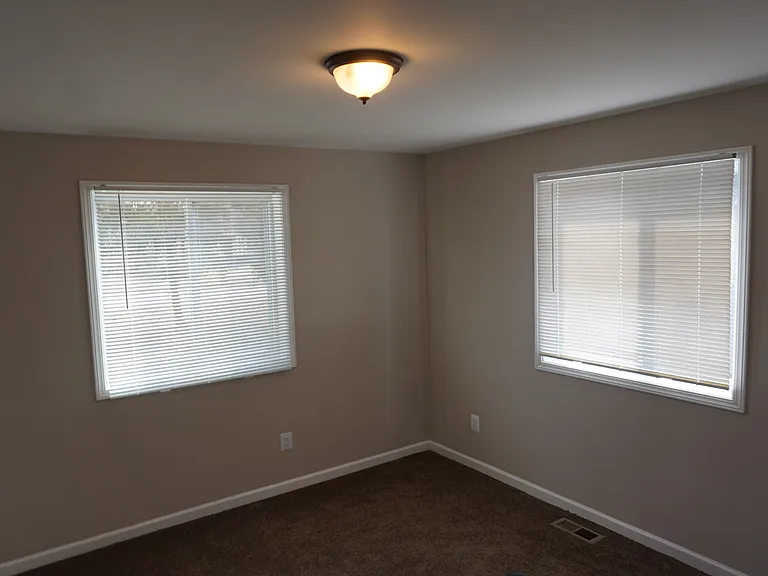 26102 Carlysle St — Photo 7