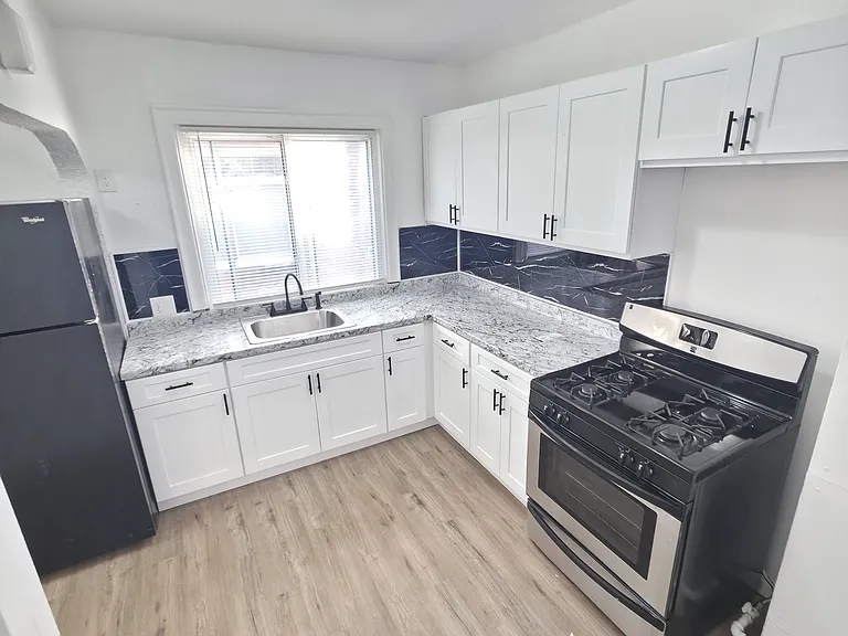 15863 Sorrento St — Photo 7
