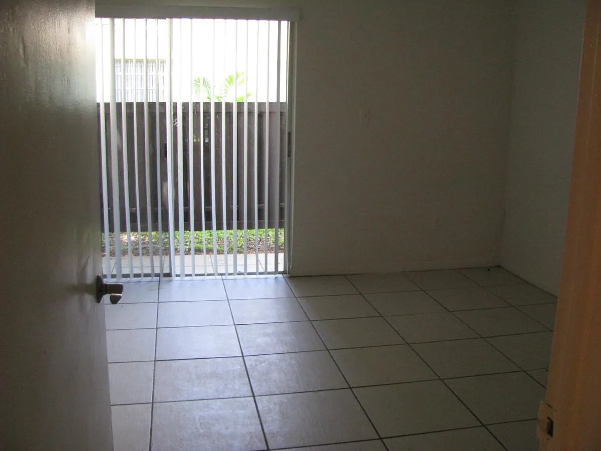 Building Photo - 10832 N Kendall Dr #U11