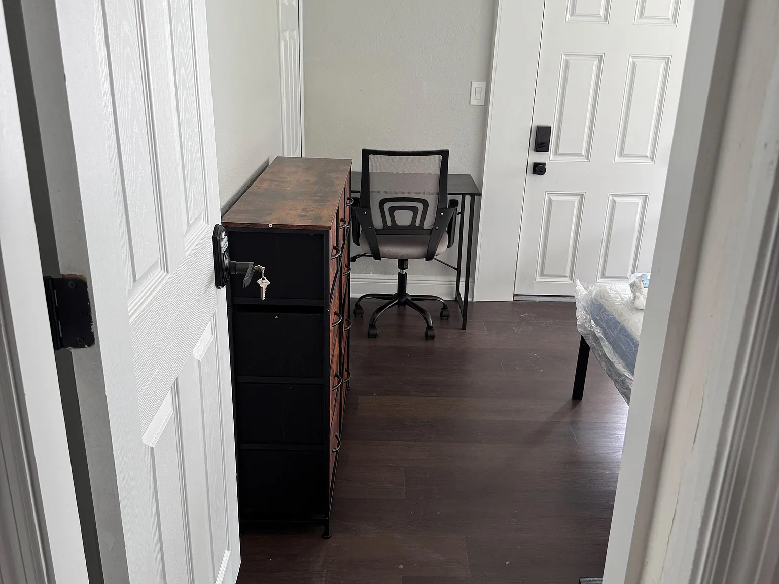 4 bed, 3.0 bath, 1400 sqft, $1,412 — Photo 3