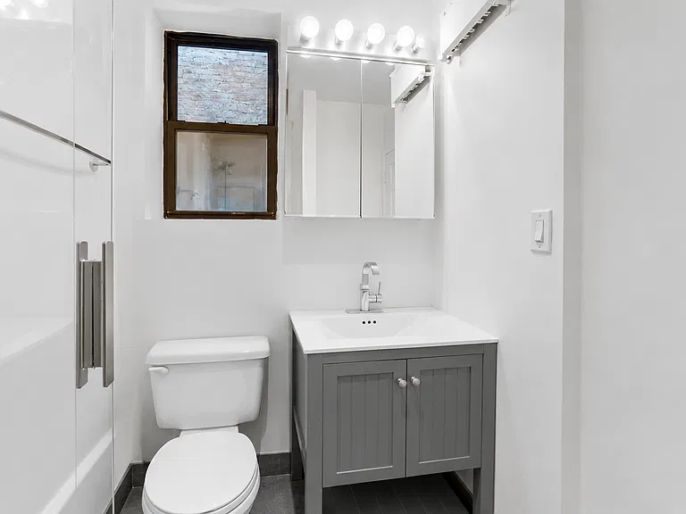 229 E 53rd St #3-E — Photo 15