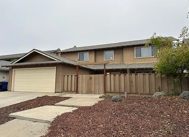 1921 Bridgewood Way — Photo 2