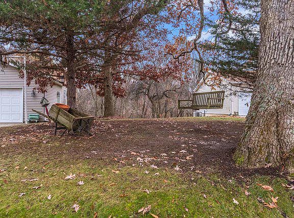 4th image of 883 Heritage Dr