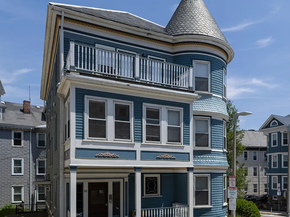 81 Hillside St #3