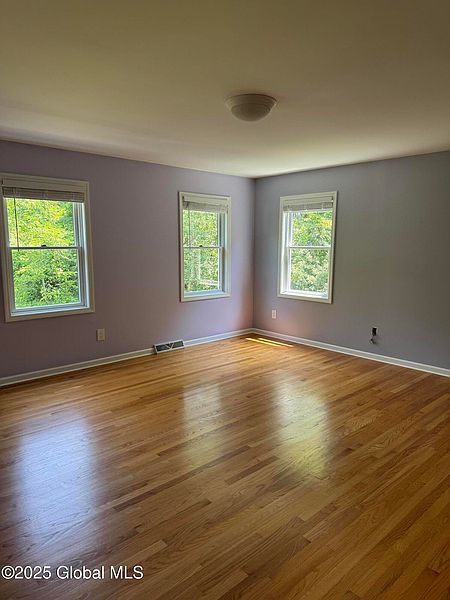 5th image of 425 Tempel Lane