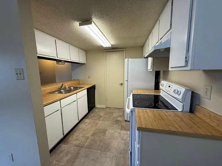 4504 Chase Cir — Photo 16