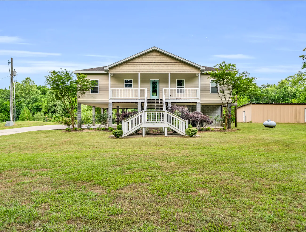 4 bed, 2.5 bath, 2017 sqft, $6,000 — Photo 3