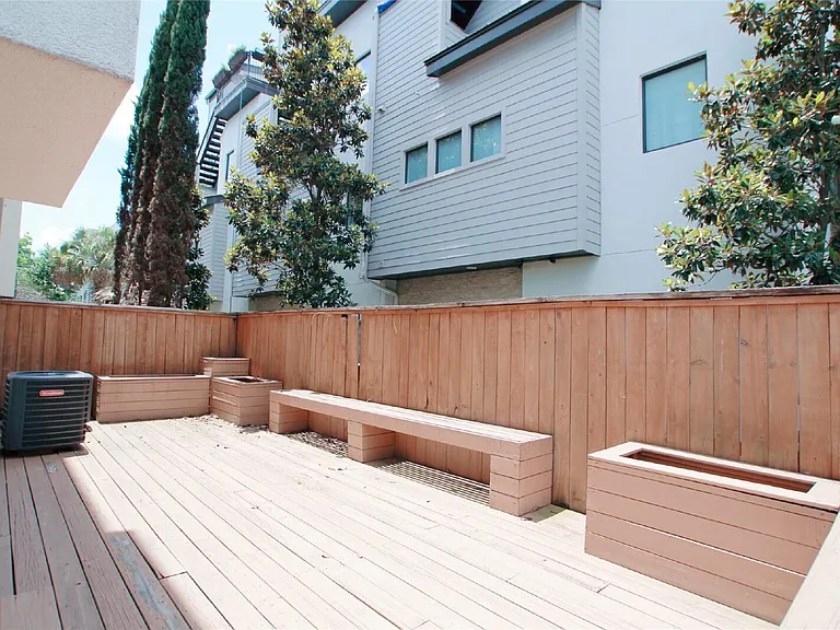 4701 Caroline St — Photo 34