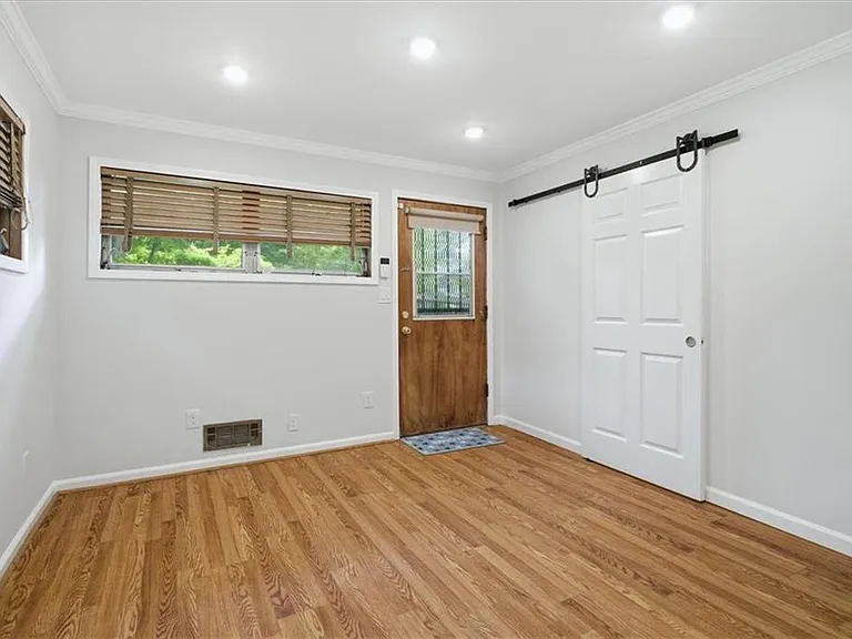 1513 Melrose Dr SW — Photo 15