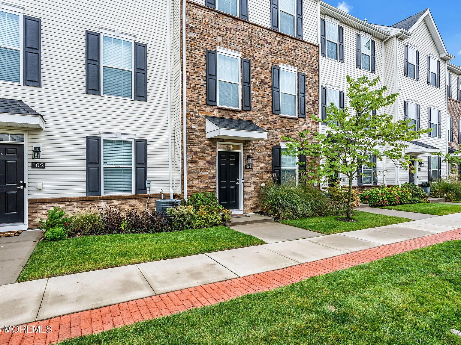 4 bed, 4.0 bath, 1920 sqft, $3,800 — Photo 3