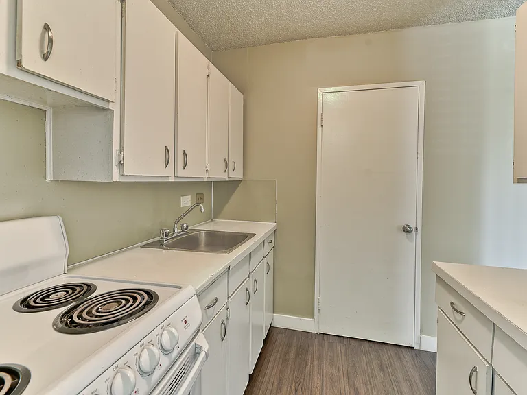 738 14th Ave SW #4C — Photo 9