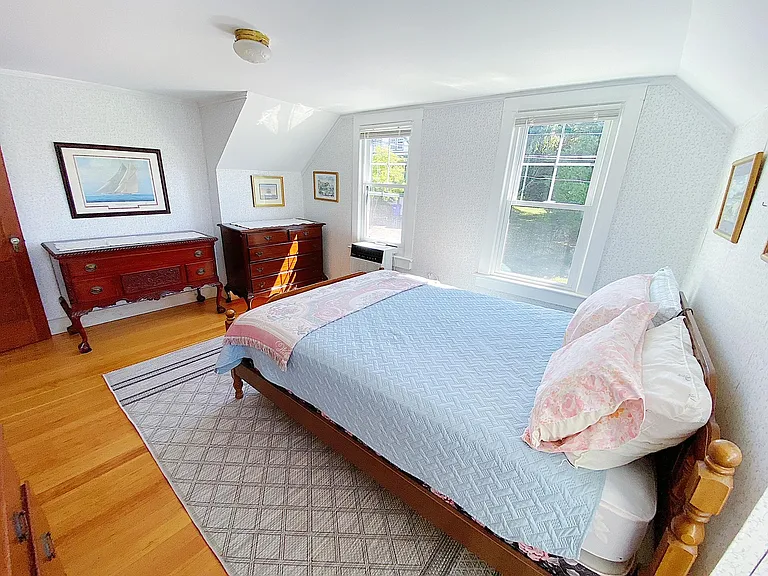 22 Crescent St — Photo 9