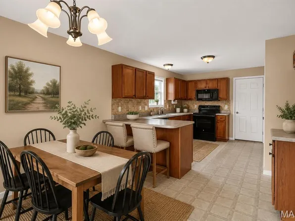 734 Warrior Pass, Warrenton, MO 63383