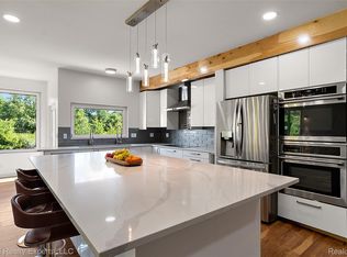 6727 Napier Rd, Plymouth, MI 48170