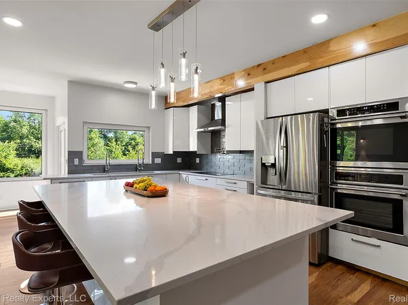 6727 Napier Rd, Plymouth, MI 48170