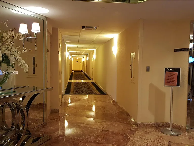 3600 Mystic Pointe Dr #910 — Photo 32