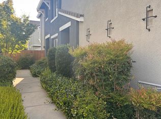 364 N Raphael Ln, Clovis, CA 93611