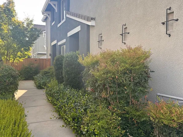 364 N Raphael Ln, Clovis, CA 93611