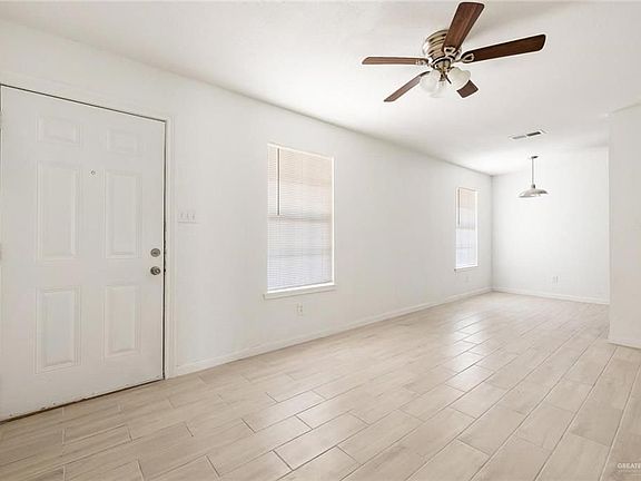 4th image of 402 S Gastel Cir #21
