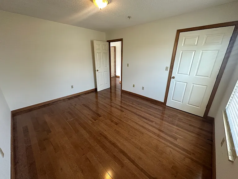 3209 Clement Ave #12 — Photo 4