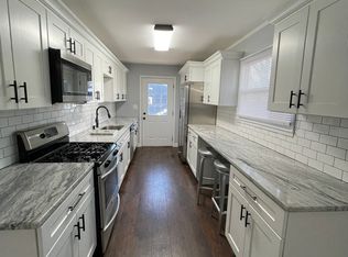 34 Hickory Dr, Carpentersville, IL 60110